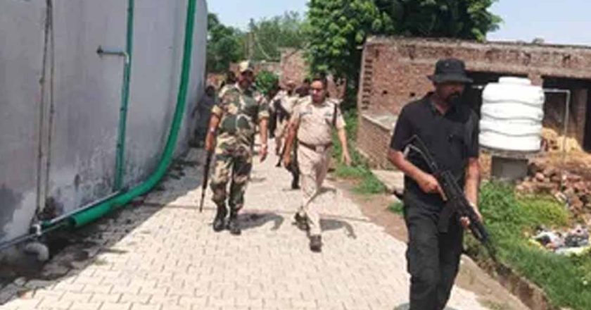 पठानकोट में पाकिस्तान सीमा के पास मिली बम जैसी संदिग्ध वस्तु, सेना और पुलिस ने शुरू की जांच