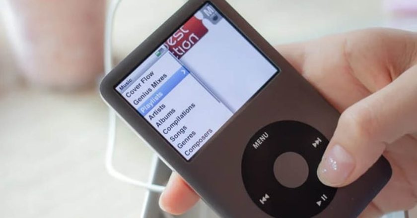 Gen Z को स्मार्टफोन नहीं, पुराने iPod का चढ़ा क्रेज! 2022 में बंद हुआ डिवाइस 2026 में फिर ट्रेंड में