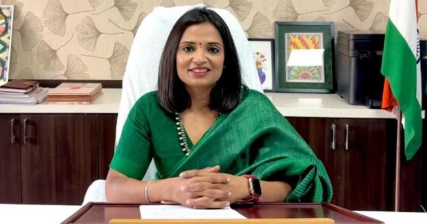 IAS Gargi Jain: माइक्रोसॉफ्ट की नौकरी छोड़ी, UPSC में हासिल की 45वीं रैंक, जानें कौन हैं ‘कलेक्टर दीदी’