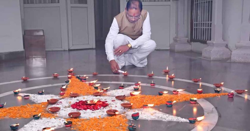 प्रधानमंत्री नरेंद्र मोदी के जन्मदिवस पर मुख्यमंत्री विष्णु देव साय ने अपने निवास पर जलाया ‘आशीर्वाद का दीया’