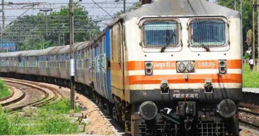 दीपावली-छठ से पहले ट्रेनों में सीटों का संकट, लंबी वेटिंग
