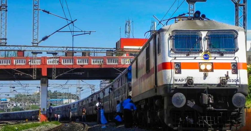 दिवाली-दशहरा पर रेलवे की बड़ी सौगात! 102 फेरे चलेंगी स्पेशल ट्रेनें, आज से बुकिंग शुरू