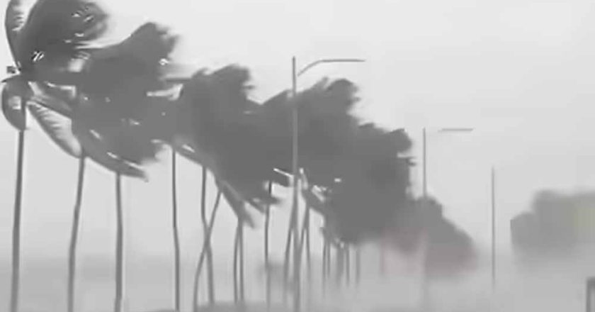 Weather Alert: यूपी-बिहार समेत 22 राज्यों में भारी बारिश-तूफान का अलर्ट, 70 KM की रफ्तार से चलेगी हवा