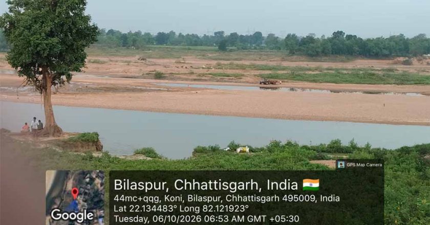 चालू है न्यायधानी में अवैध रेत खनन का कारोबार! नदी में दिनदहाड़े चल रहे ट्रैक्टर, प्रशासन की निगरानी पर उठे सवाल